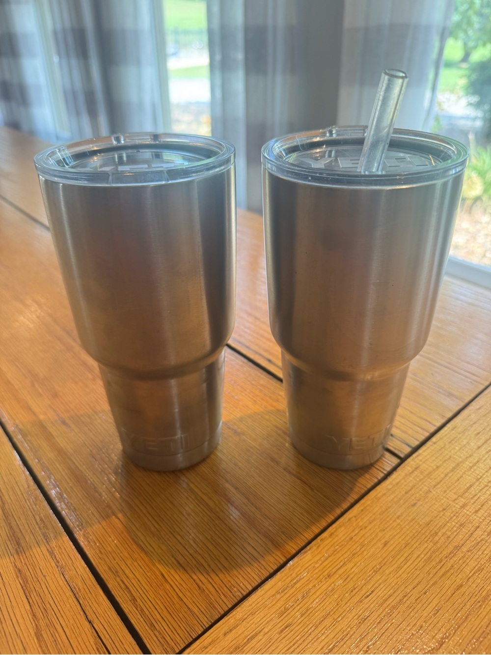 Set of 2 Yeti stainless 32oz tumblers one with lid and straw one with sip lid. - Picture 4 of 4